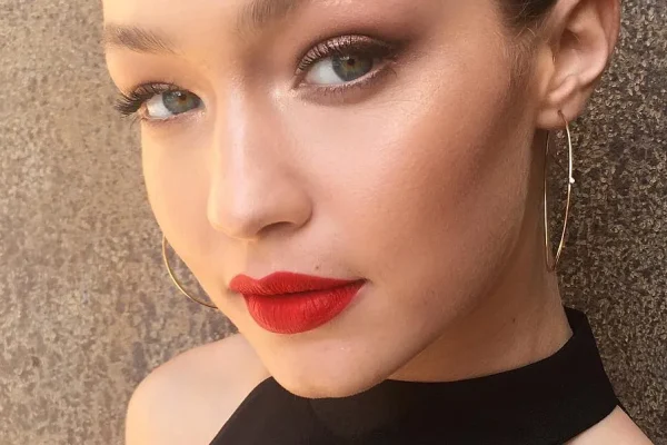 How to achieve the perfect red lipstick look